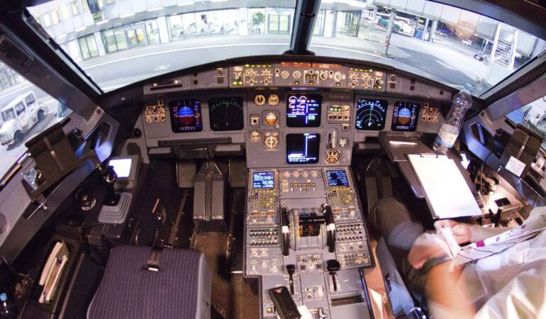 ¿Cómo ser piloto de pruebas de avión?